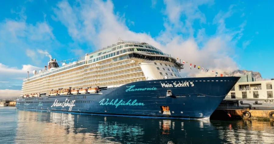 Mein Schiff 5 im Hafen
