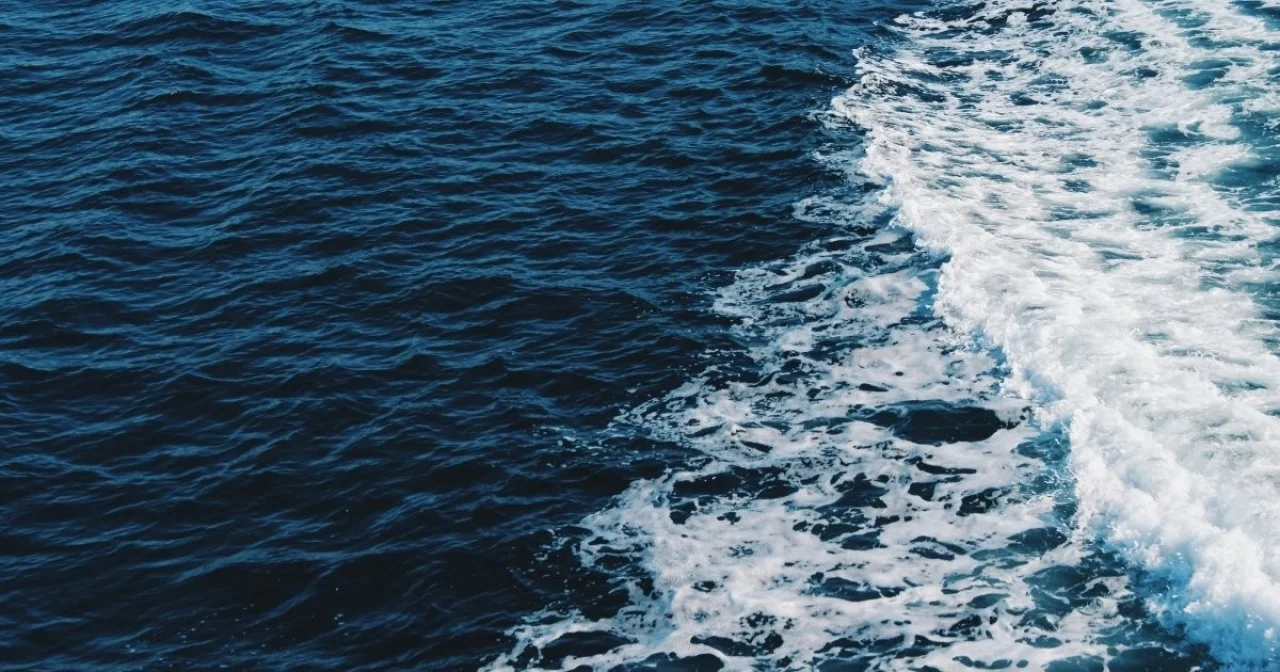 Heckwelle eines Kreuzfahrtschiffes