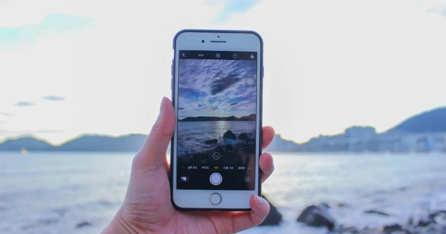 Handy im Fjord