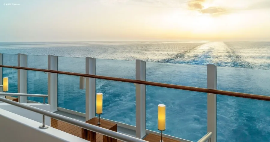 Blick aufs Meer von Lanai Bar auf AIDA Schiff