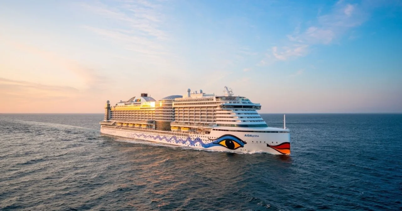 AIDAprima bei voller Fahrt