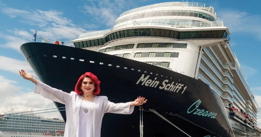 DragQueen vor Mein Schiff 1