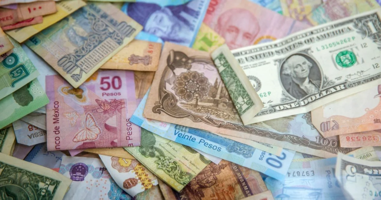 Symbolbild von Geldscheinen aus verschiedenen Währungen