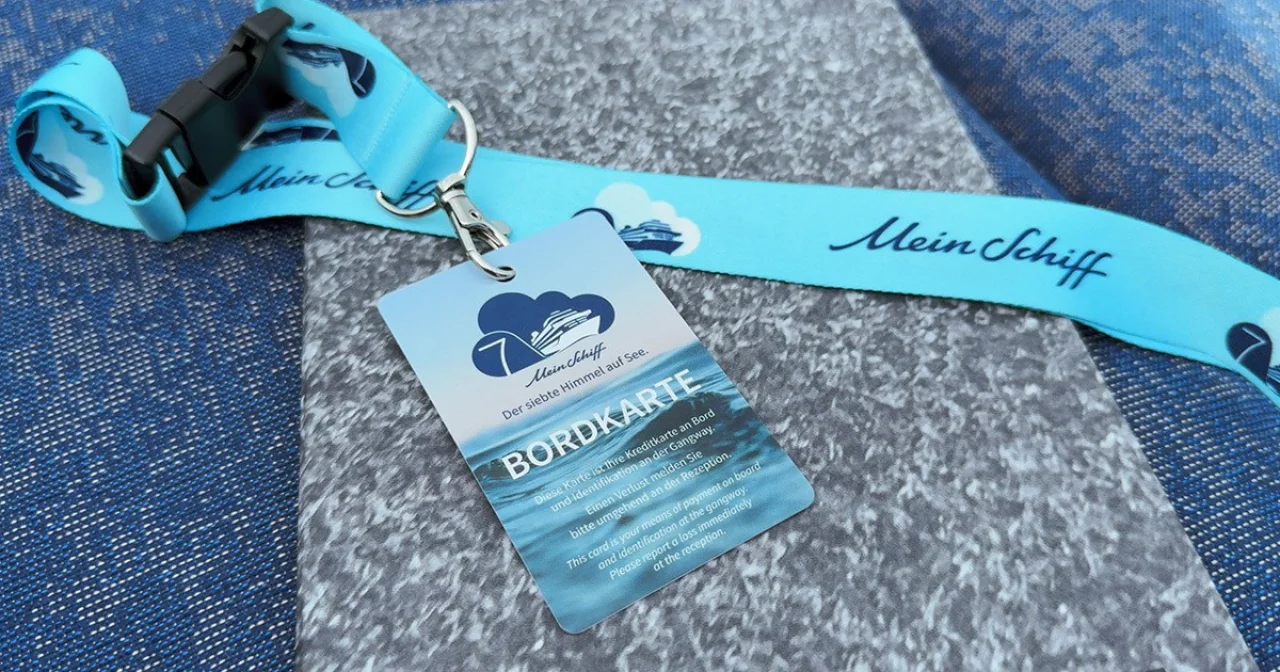 Nahaufnahme einer Bordkarte von Mein Schiff 7