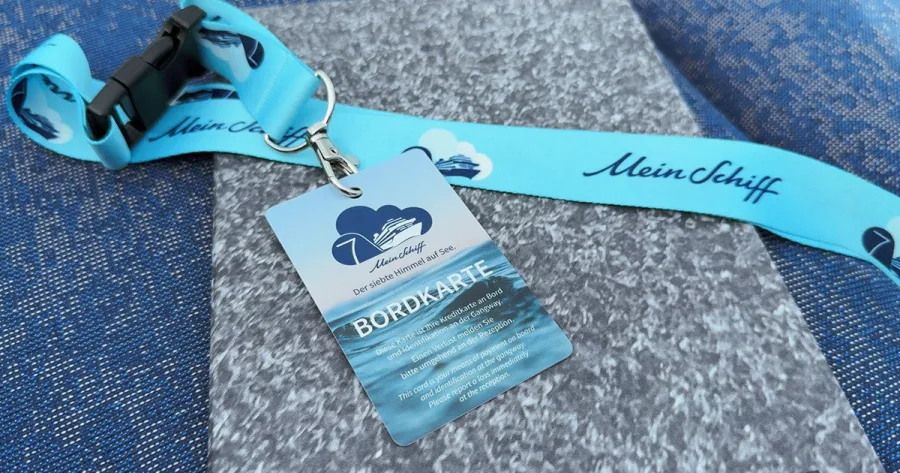 Nahaufnahme einer Bordkarte von Mein Schiff 7