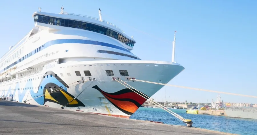 AIDAaura im Hafen