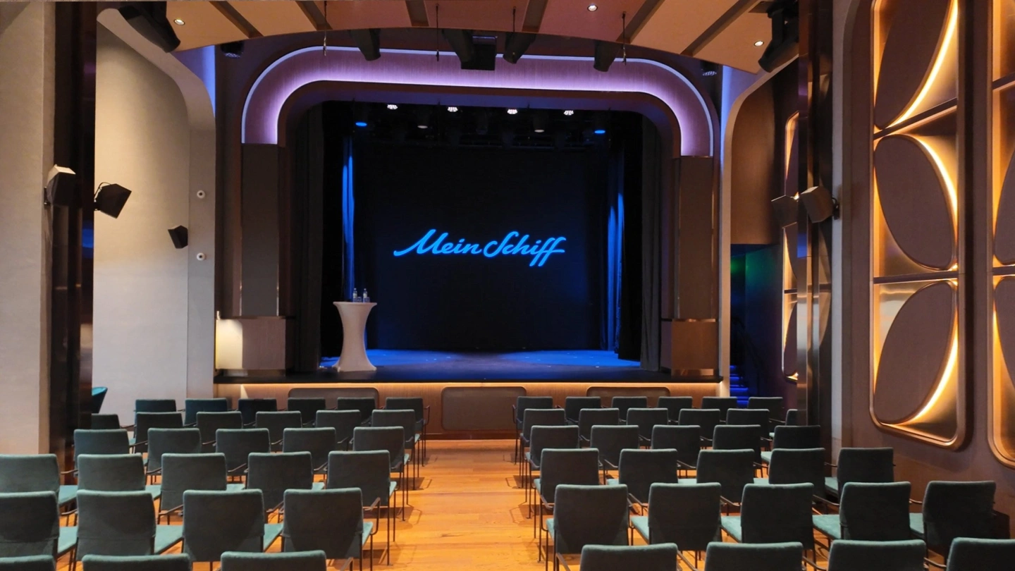 Bühne in der Blauen Flora auf Mein Schiff Flow.