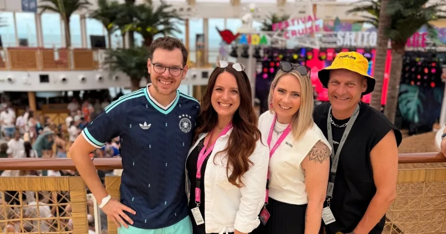EURESAreisen Geschäftsführer Johannes und Head of Sales Rebekka während AIDA Festival Cruise im Beach Club