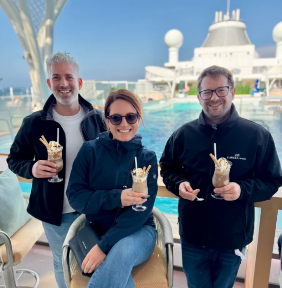 EURESAreisen Teammitglieder Jens, Rebekka und Patrick an Bord von Mein Schiff Relax