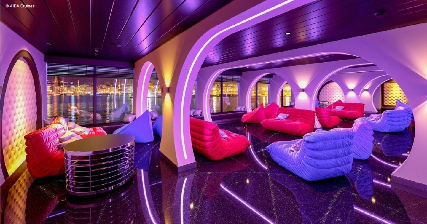 So sieht der Wave Club an Bord von AIDAcosma und AIDAnova aus.