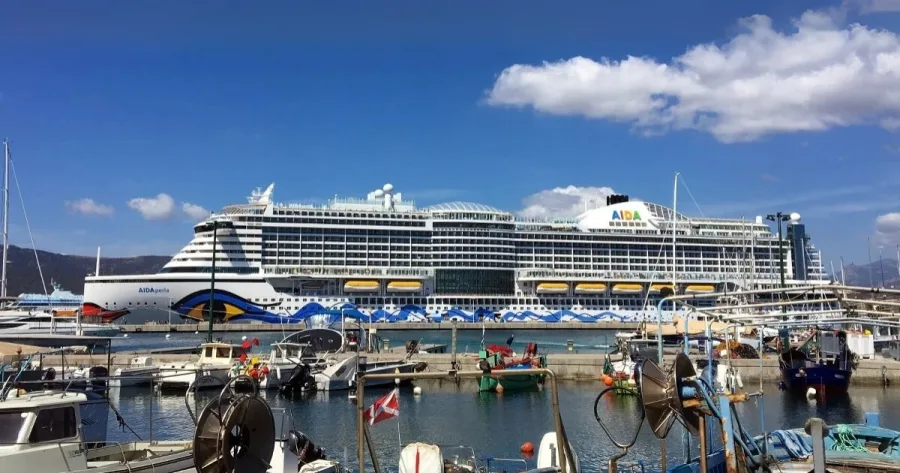 AIDAperla im Hafen