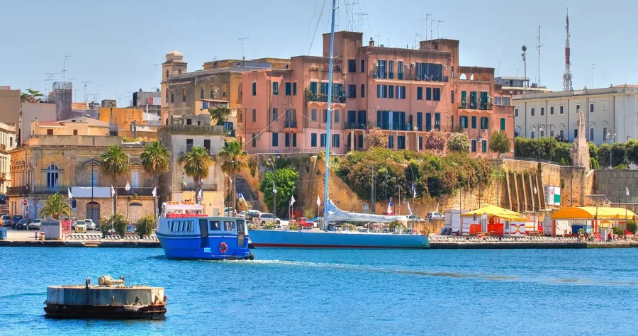 Hafenbild Brindisi