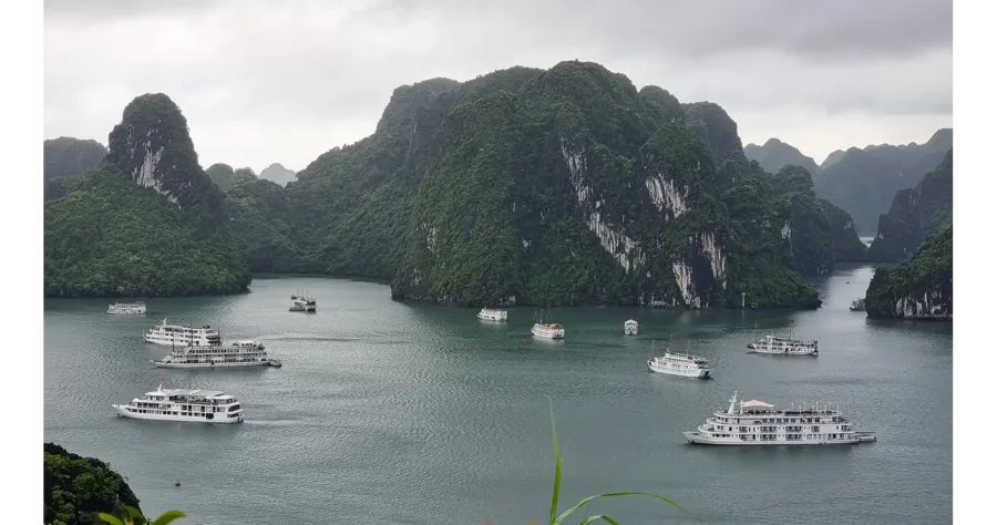 Hafenbild Halong-Bucht-Passage