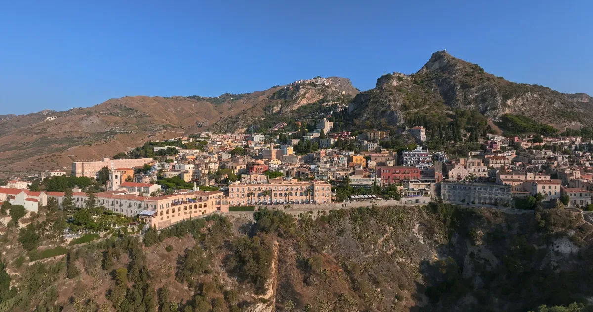 Hafenimpression Giardini Naxos