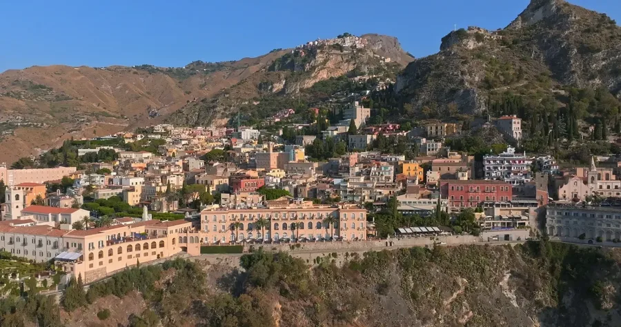 Hafenbild Giardini Naxos