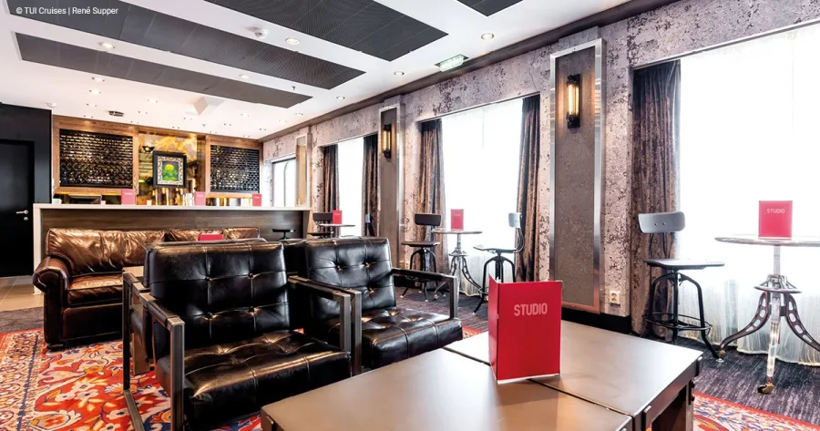 Studio Bar