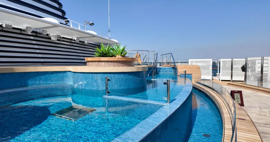 Helios Pool – nur für Erwachsene