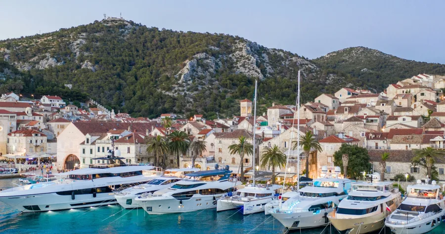 Hafenbild Hvar